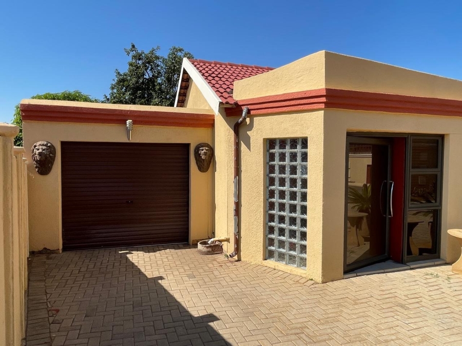 3 Bedroom Property for Sale in Tlhabane West North West